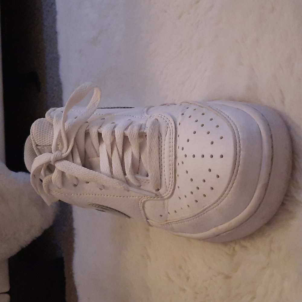 SILVER NIKE COURT VISON - Picture 2 of 9